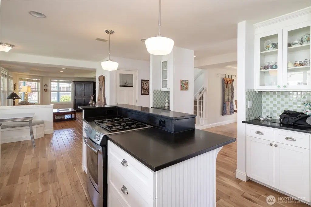 645 18th Avenue W Kirkland WA 98033
