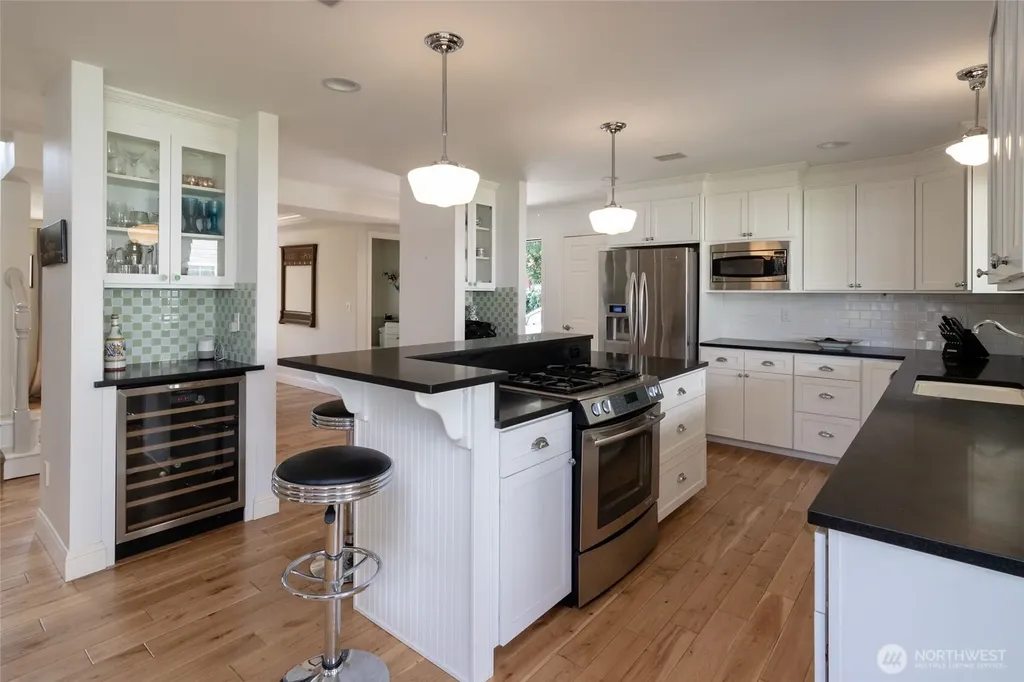 645 18th Avenue W Kirkland WA 98033