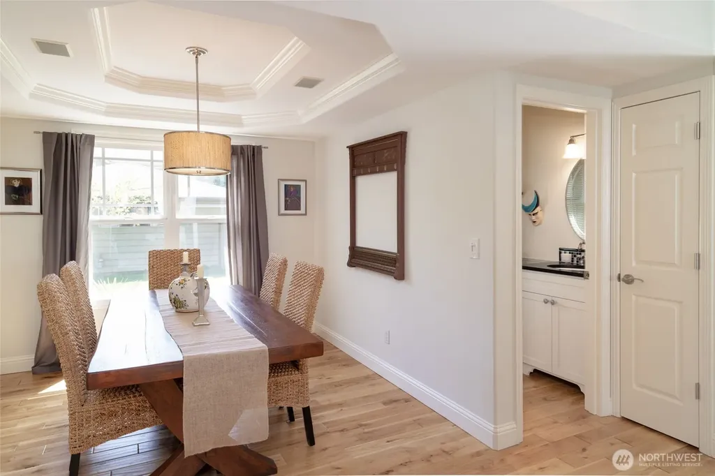 645 18th Avenue W Kirkland WA 98033