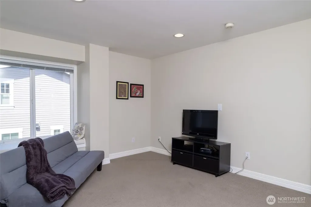 645 18th Avenue W Kirkland WA 98033