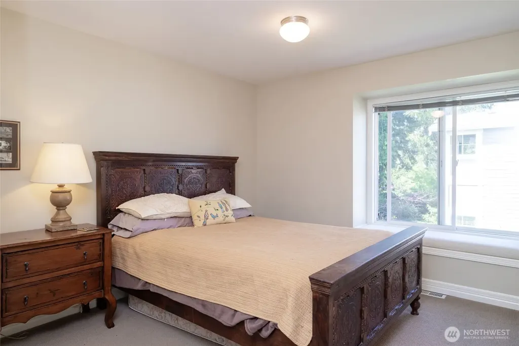 645 18th Avenue W Kirkland WA 98033