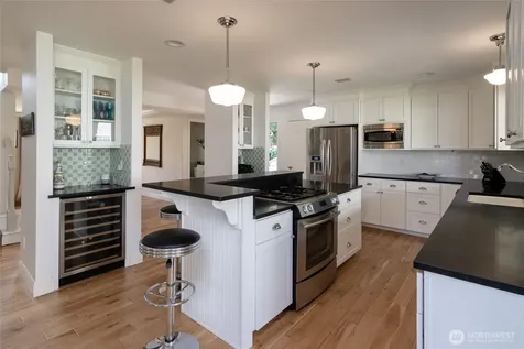 645 18th Avenue W Kirkland WA 98033