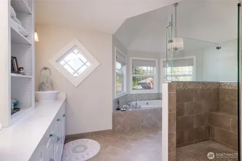 645 18th Avenue W Kirkland WA 98033