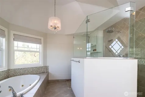 645 18th Avenue W Kirkland WA 98033