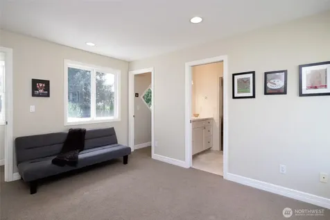 645 18th Avenue W Kirkland WA 98033