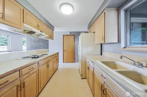 9015 Winona Street SW Lakewood WA 98498