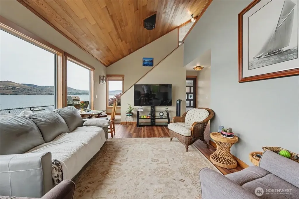 1386 S Lakeshore Road Chelan WA 98816