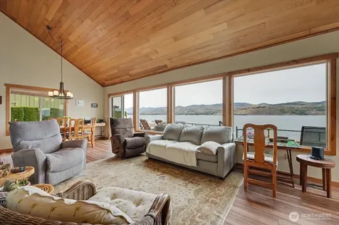 1386 S Lakeshore Road Chelan WA 98816