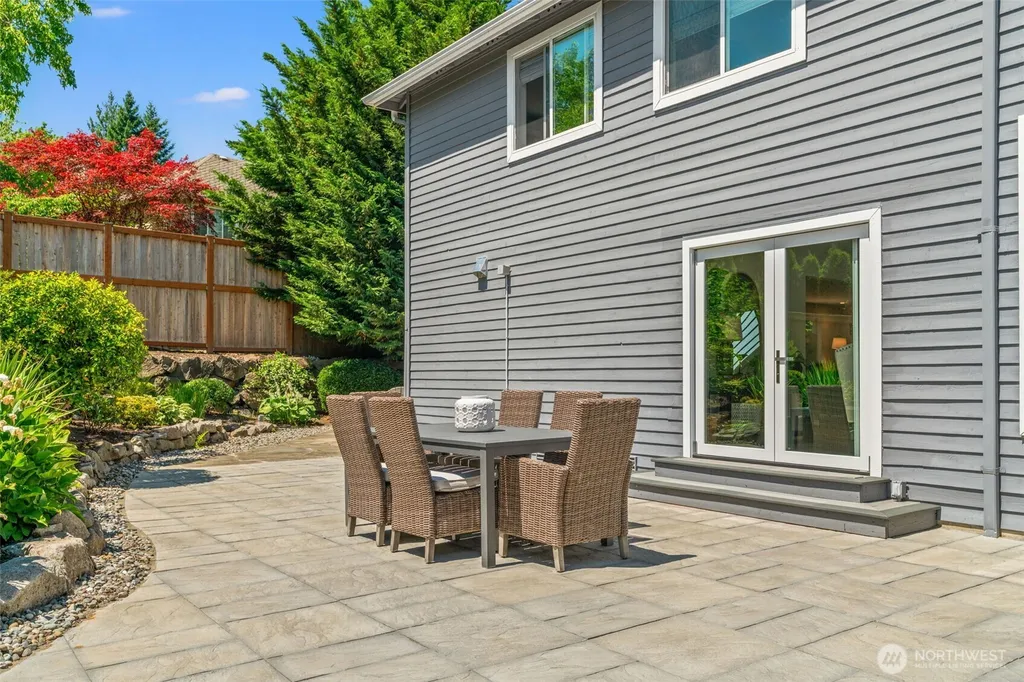 535 NW Datewood Drive Issaquah WA 98027