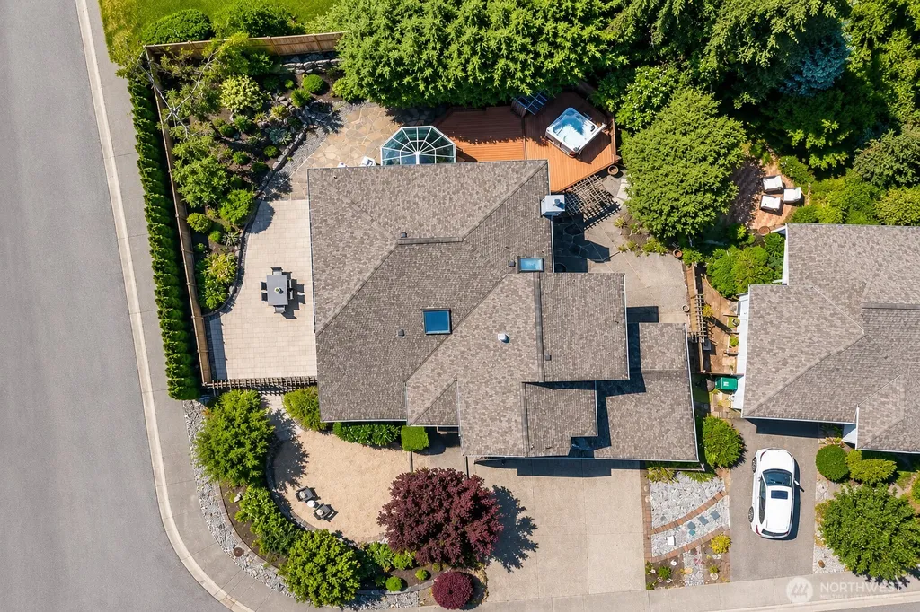 535 NW Datewood Drive Issaquah WA 98027
