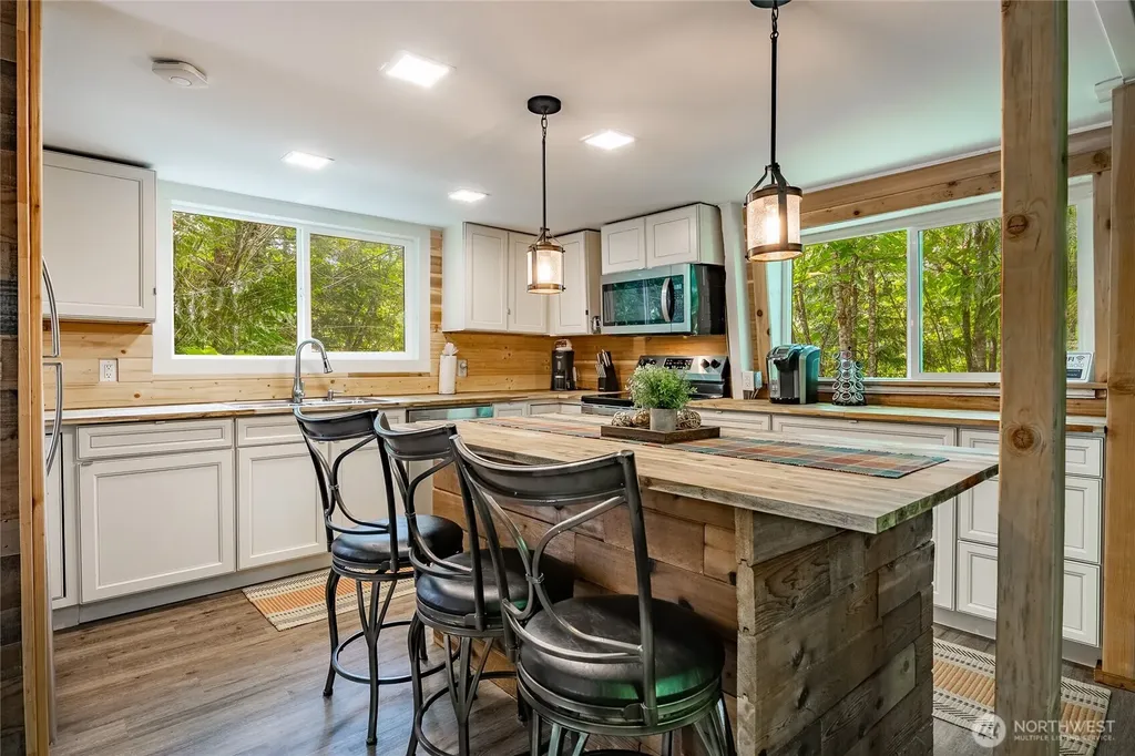 14001 Welcome Road Glacier WA 98244