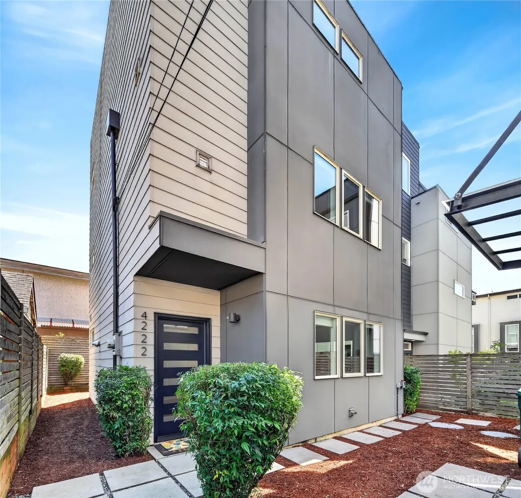4222 Linden Avenue N Seattle WA 98103