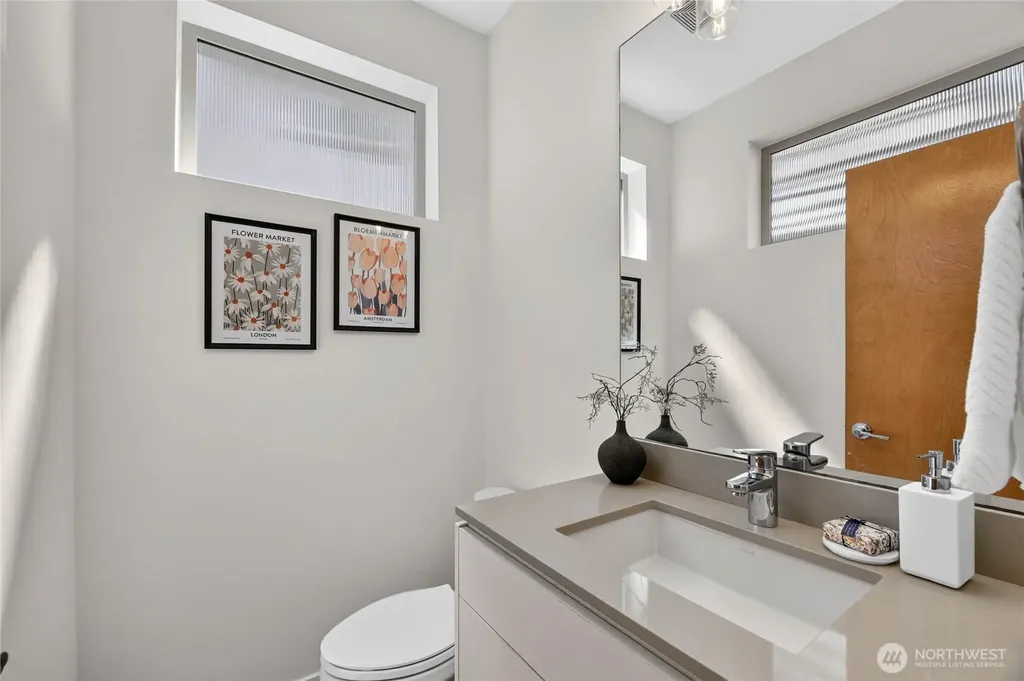 4222 Linden Avenue N Seattle WA 98103