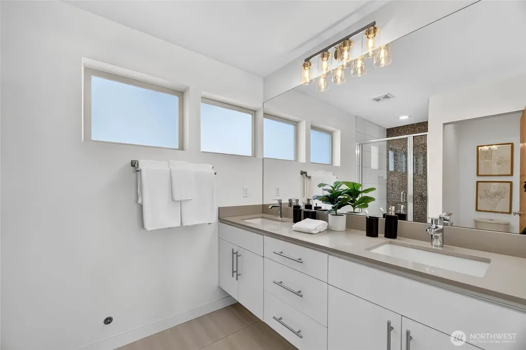 4222 Linden Avenue N Seattle WA 98103