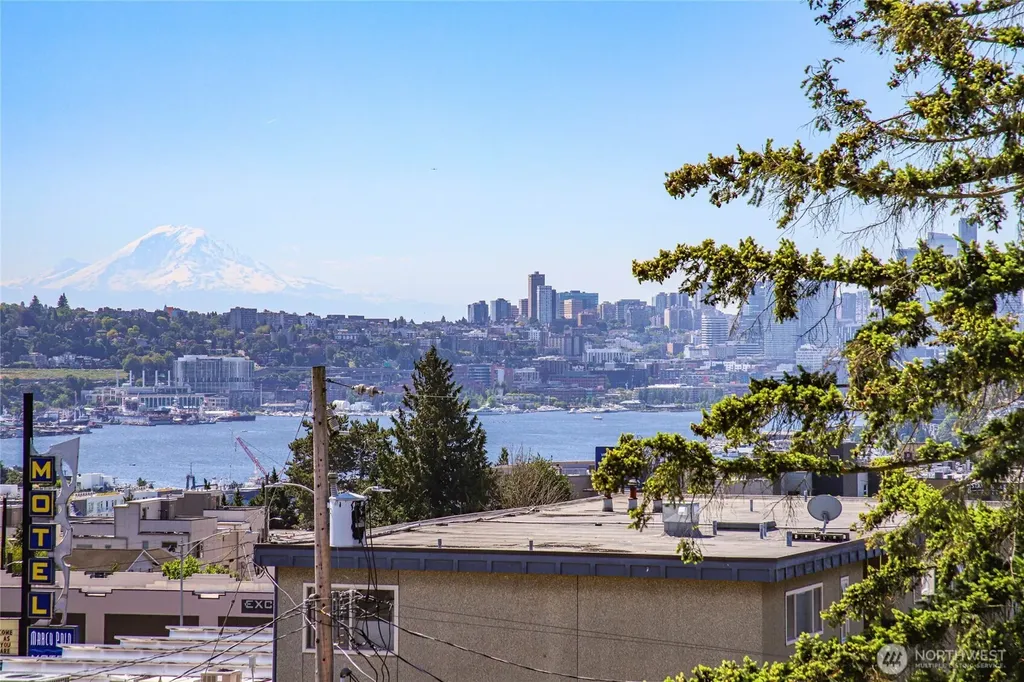4222 Linden Avenue N Seattle WA 98103