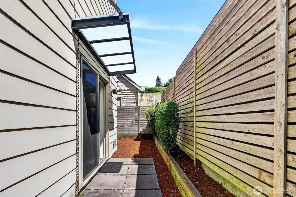 4222 Linden Avenue N Seattle WA 98103