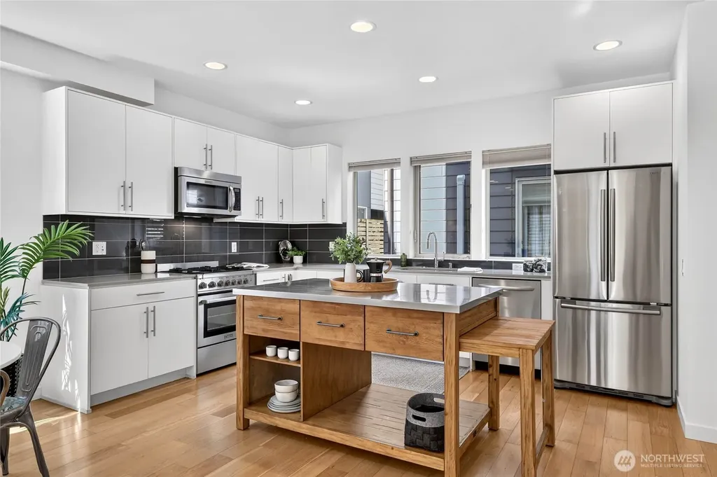 4222 Linden Avenue N Seattle WA 98103