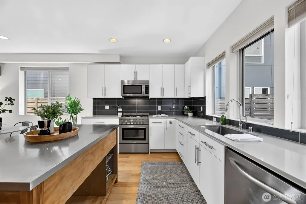 4222 Linden Avenue N Seattle WA 98103