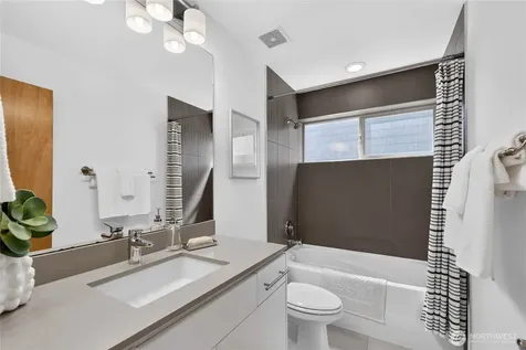 4222 Linden Avenue N Seattle WA 98103