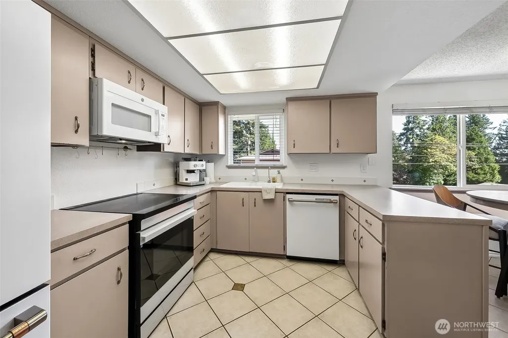 6221 81st Street E Puyallup WA 98371