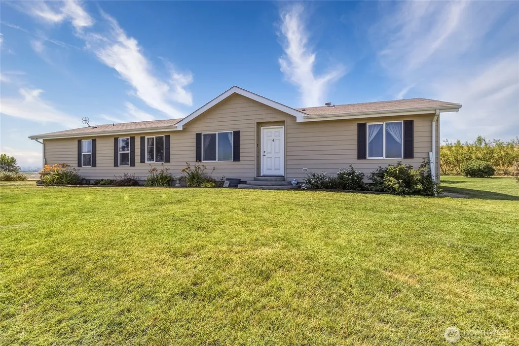 1247 Watson Loop Touchet WA 99360