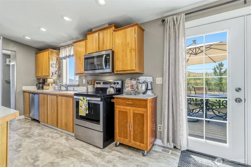 1247 Watson Loop Touchet WA 99360