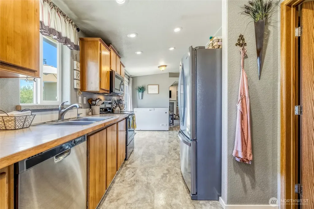 1247 Watson Loop Touchet WA 99360