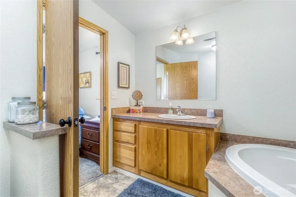 1247 Watson Loop Touchet WA 99360