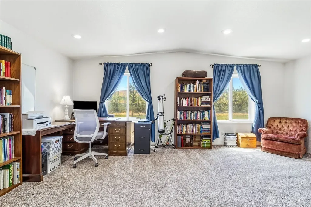1247 Watson Loop Touchet WA 99360