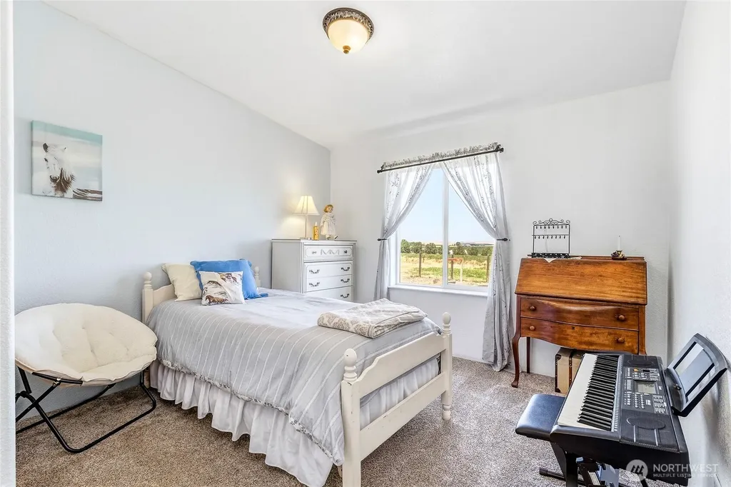 1247 Watson Loop Touchet WA 99360