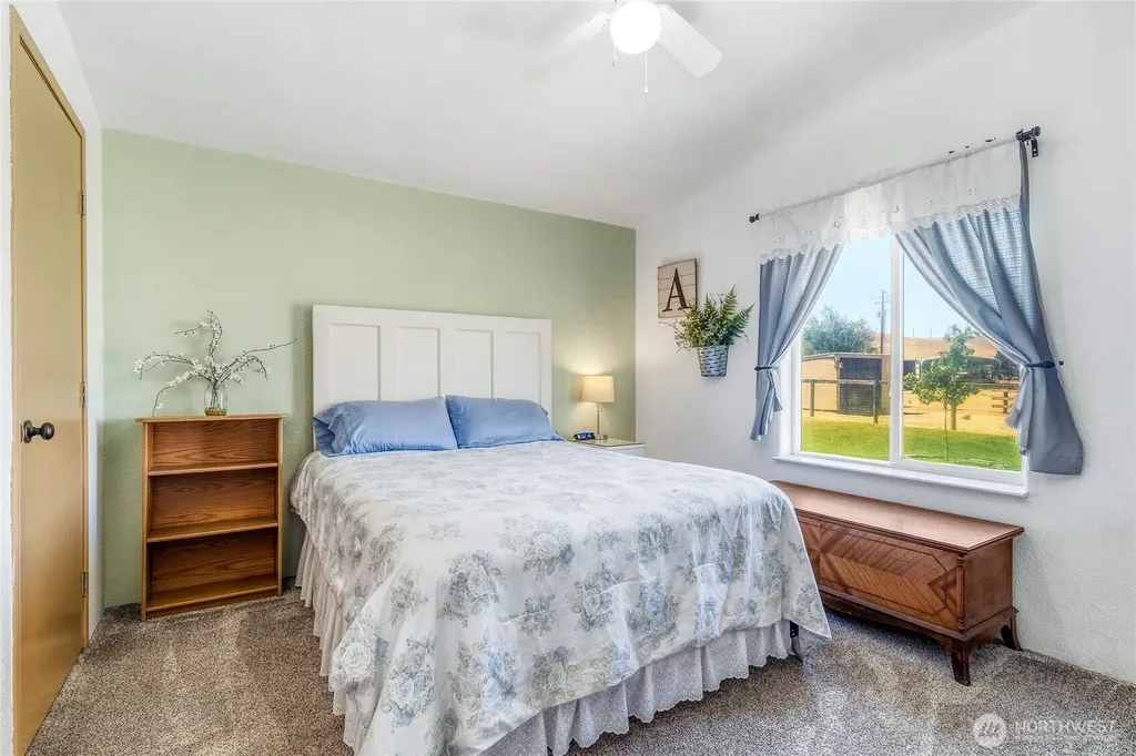 1247 Watson Loop Touchet WA 99360