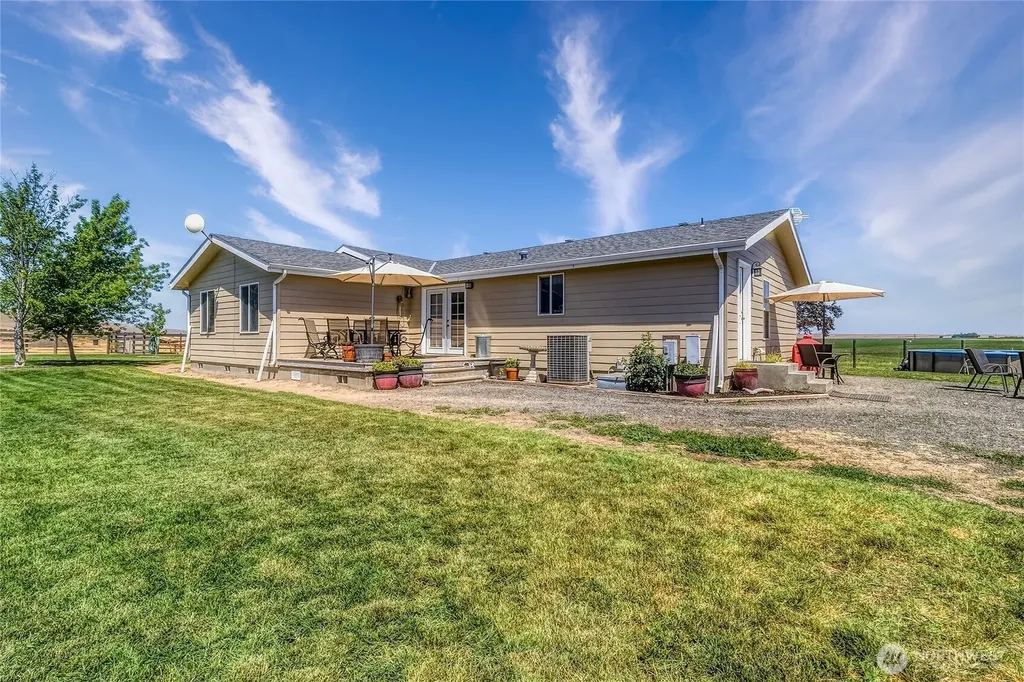 1247 Watson Loop Touchet WA 99360