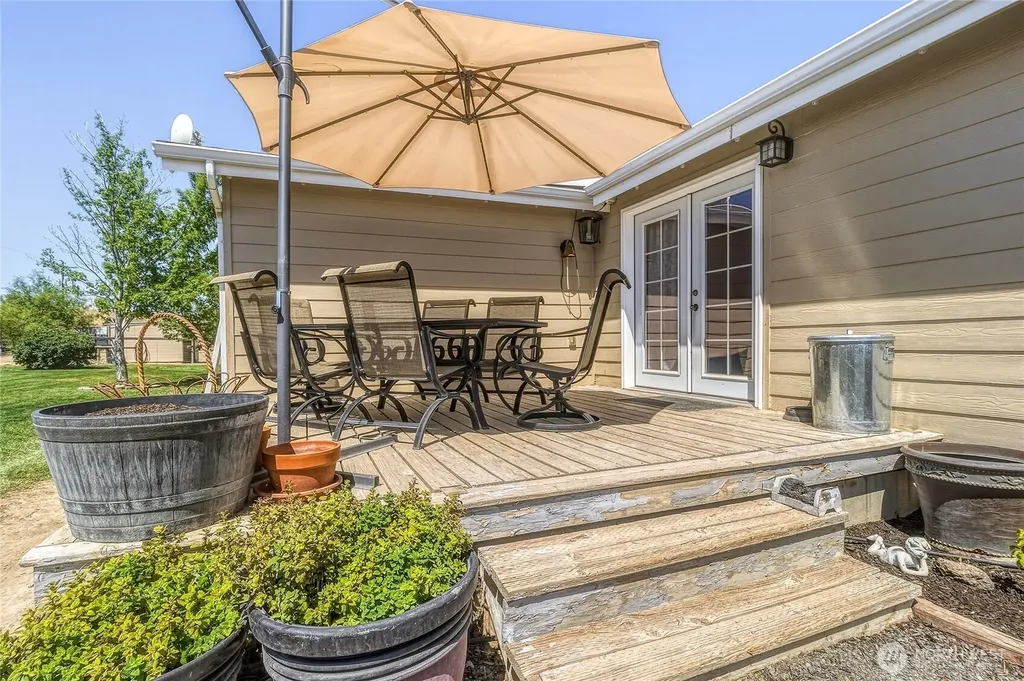 1247 Watson Loop Touchet WA 99360