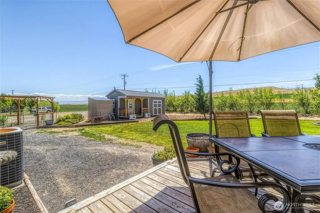 1247 Watson Loop Touchet WA 99360