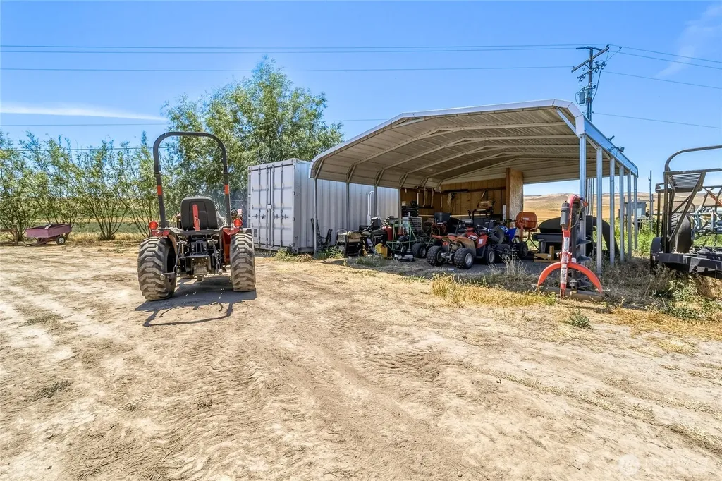 1247 Watson Loop Touchet WA 99360