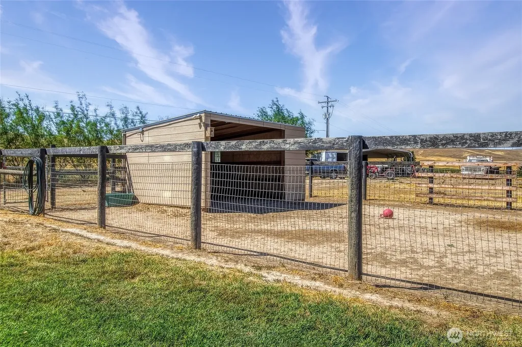 1247 Watson Loop Touchet WA 99360