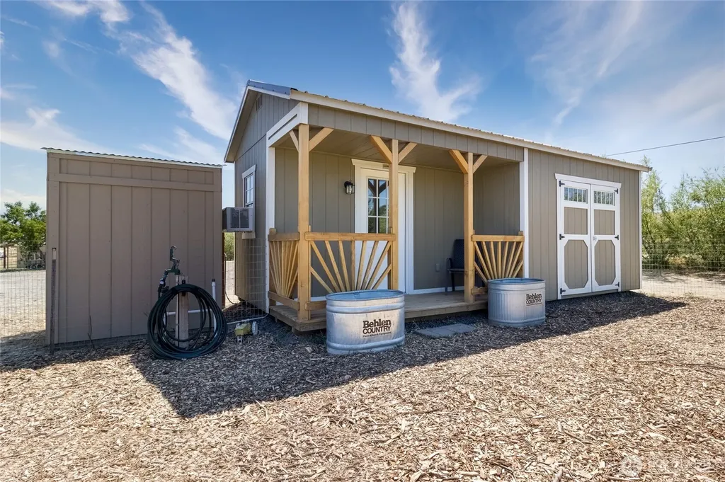 1247 Watson Loop Touchet WA 99360