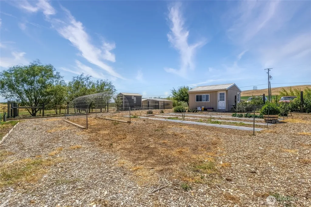 1247 Watson Loop Touchet WA 99360