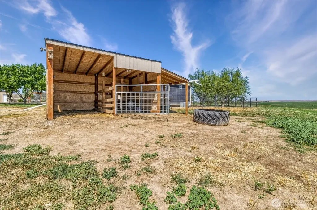 1247 Watson Loop Touchet WA 99360