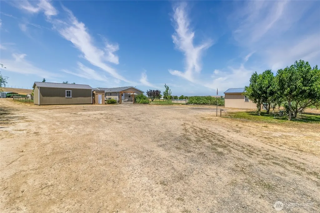 1247 Watson Loop Touchet WA 99360