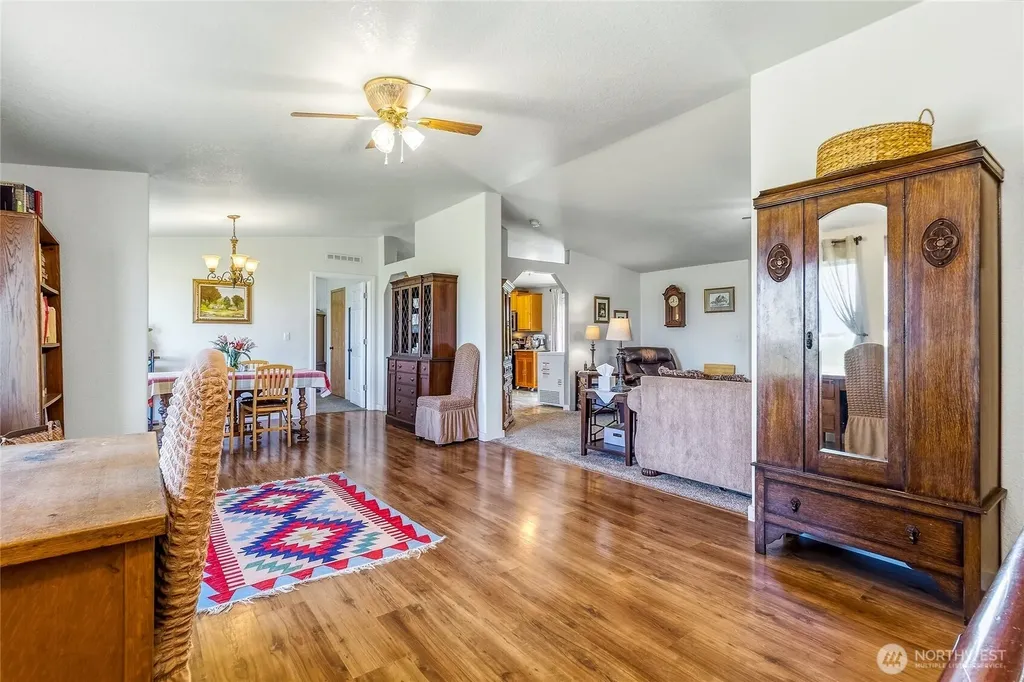1247 Watson Loop Touchet WA 99360