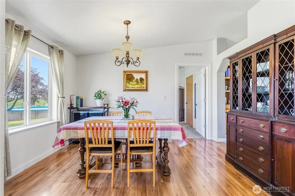 1247 Watson Loop Touchet WA 99360