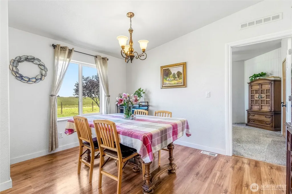 1247 Watson Loop Touchet WA 99360