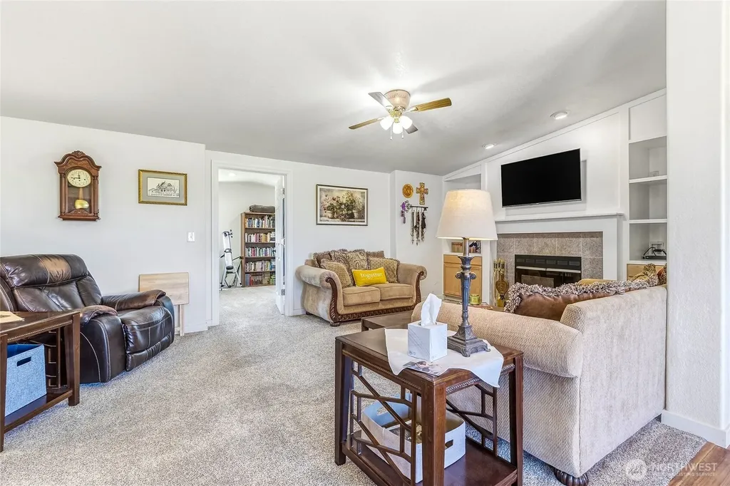 1247 Watson Loop Touchet WA 99360