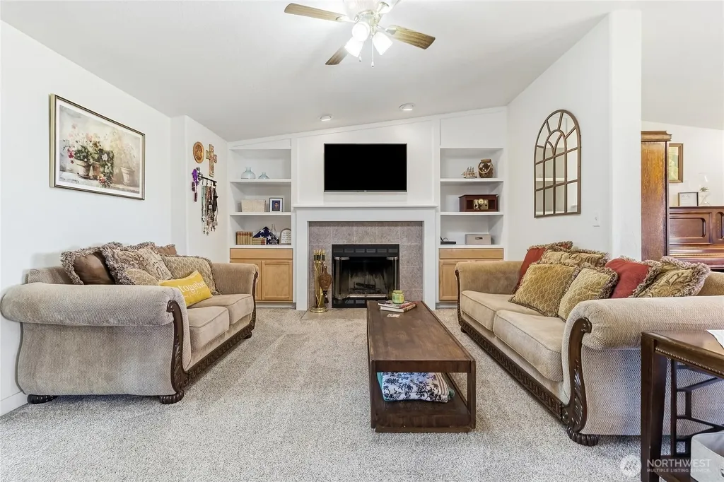 1247 Watson Loop Touchet WA 99360