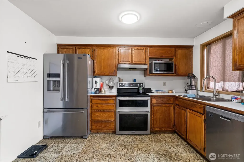 7631 273rd Street NW Stanwood WA 98292