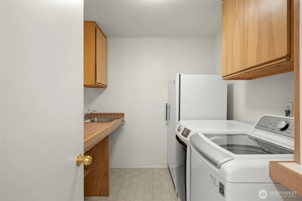 6121 NE 152nd Street Kenmore WA 98028