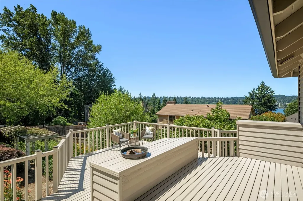 6121 NE 152nd Street Kenmore WA 98028