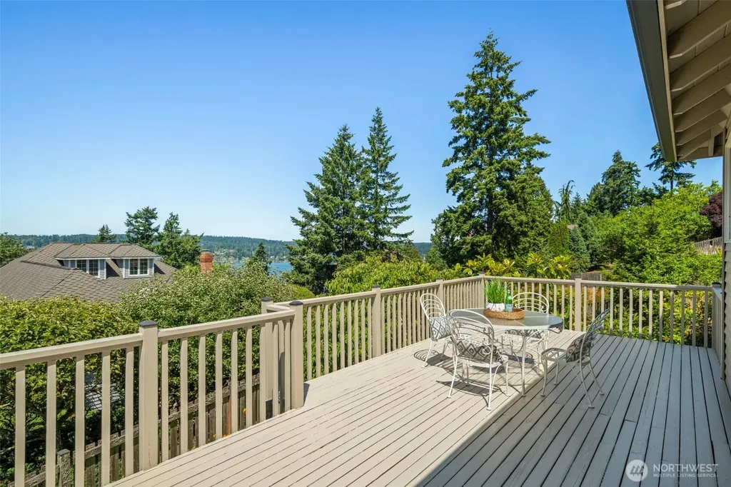 6121 NE 152nd Street Kenmore WA 98028