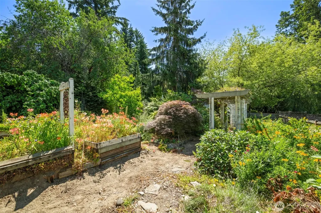 6121 NE 152nd Street Kenmore WA 98028